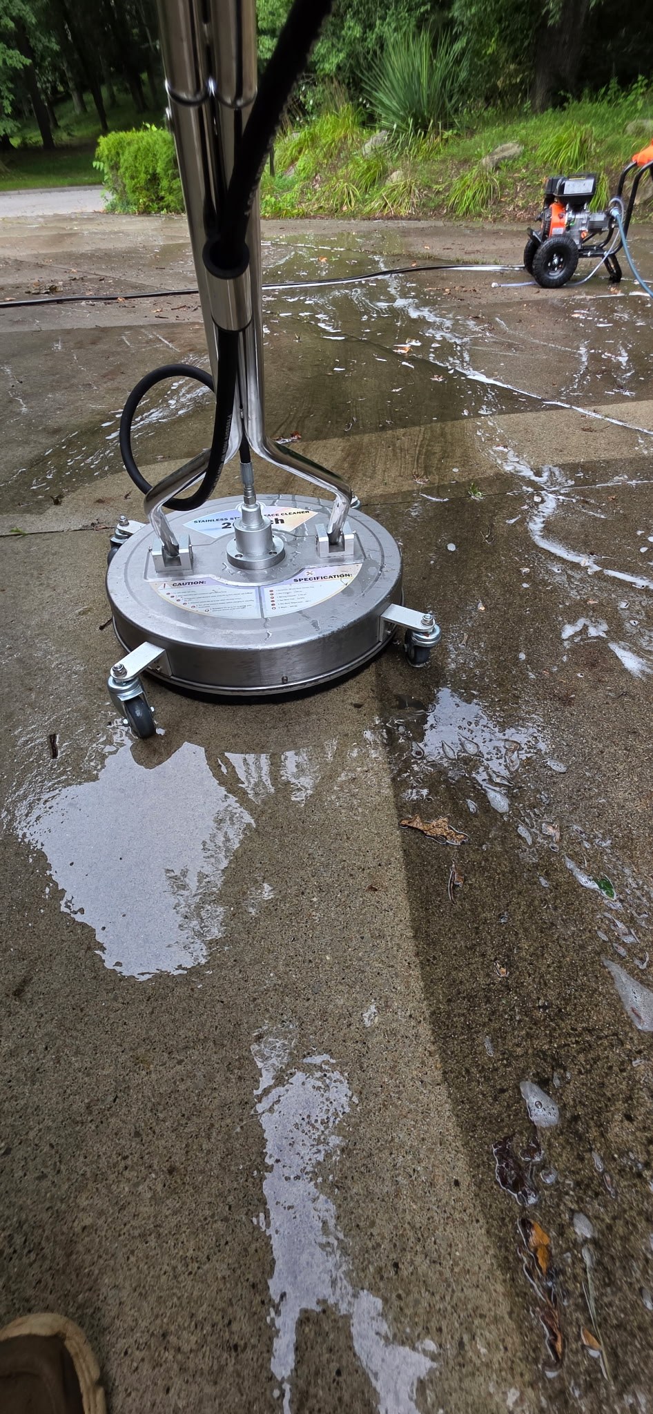 Surface cleaner washing a concrete driveway